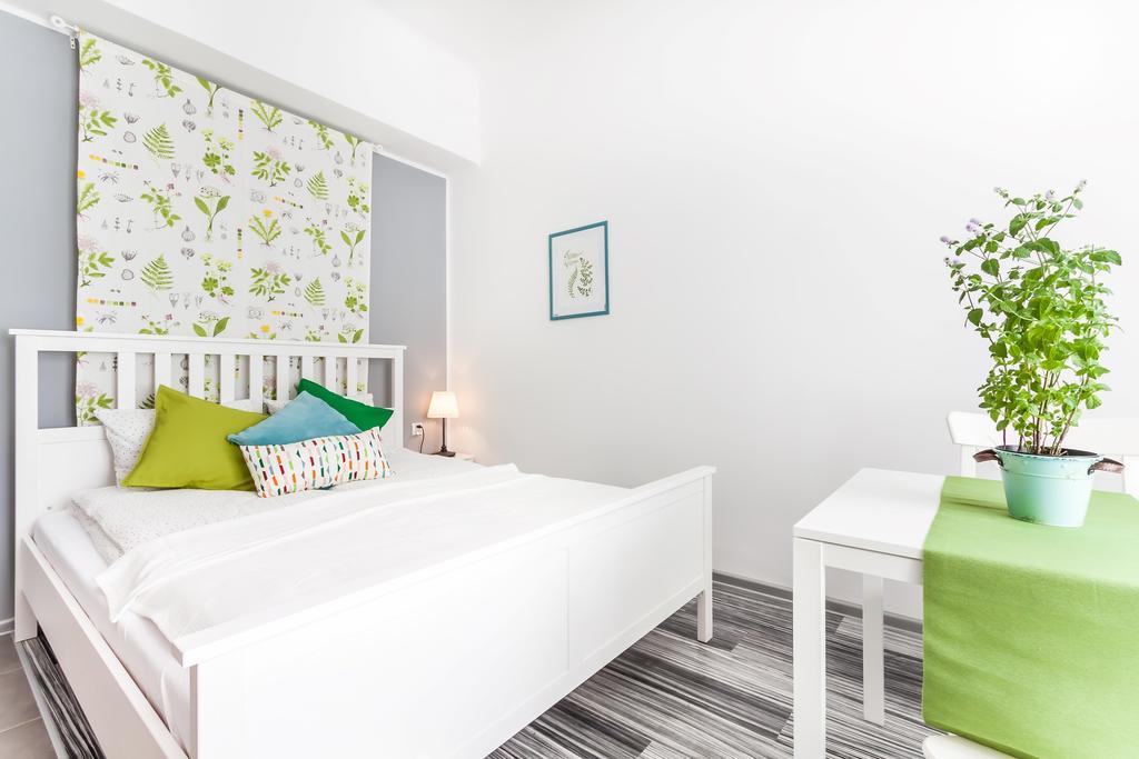 Lupolo Apartments Skwerowa Краков Экстерьер фото